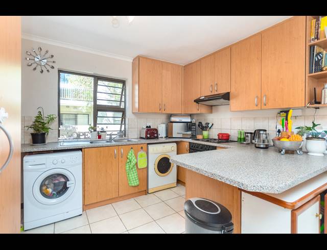 2 BEDROOM APARTMENT SOLD IN BURGUNDY ESTATE